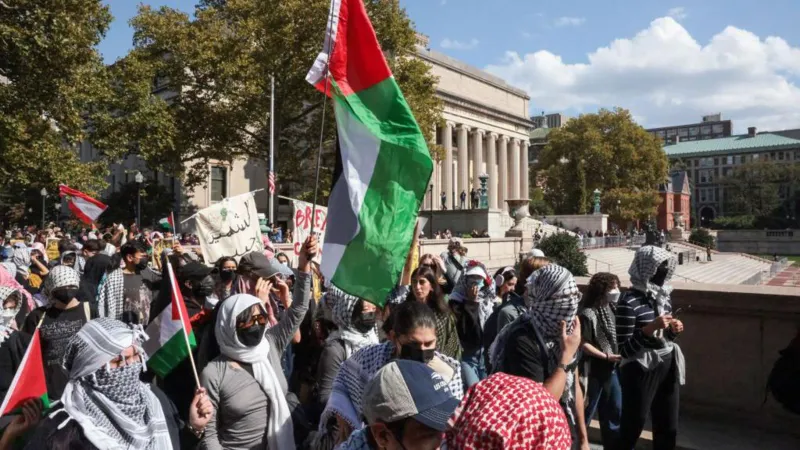 ef2cbd00 1975 11f0 9f5e c11be500eafd.jpg - Palestinian student activist arrested at US citizenship interview